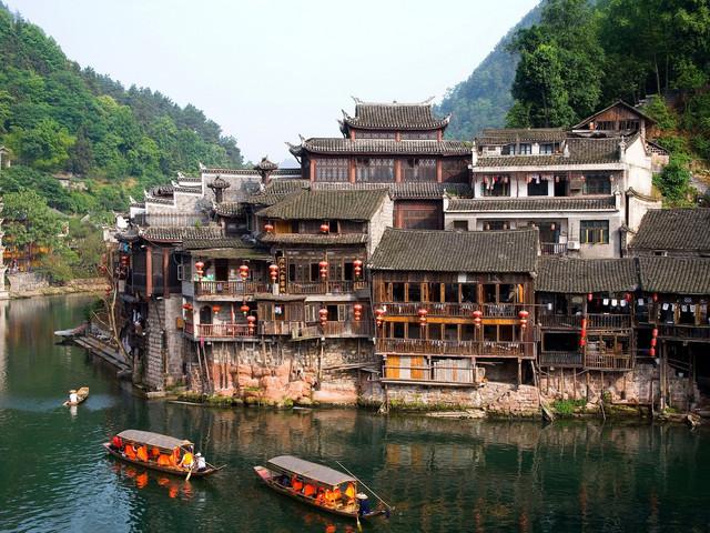 迷你世界：三个臭皮匠顶个诸葛亮，半仙带两个活宝古墓探险，笑喷游戏画面
